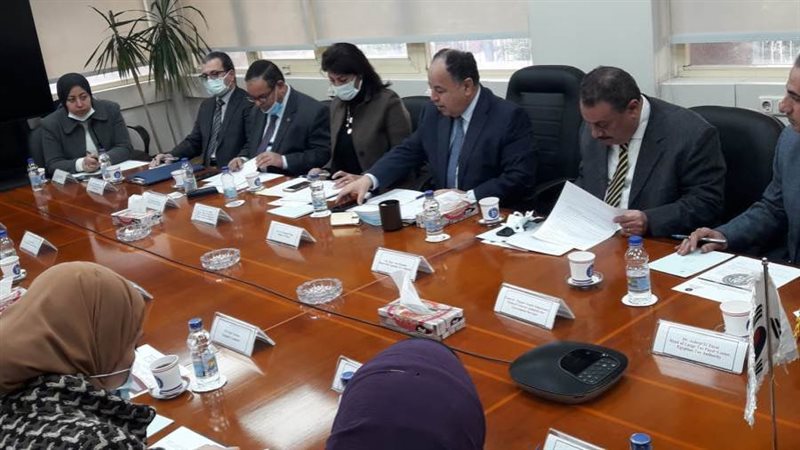 وزير المالية خلال