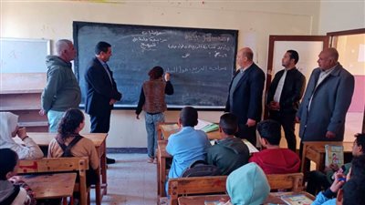 مدير ووكيل إدارة بئر العبد يتفقدان انتظام الدراسة