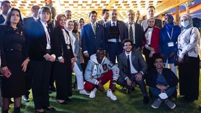 وزير الشباب والرياضة يلتقي الشباب سفراء البرامج التي تدعمها اليونيسيف 