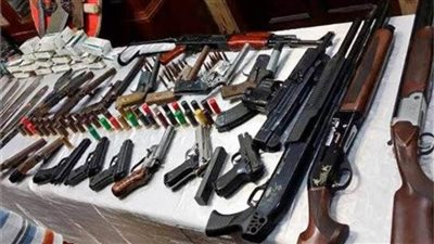 ضبط 5 متهمين بحوزتهم أسلحة نارية ومخدرات خلال حملة بأسوان