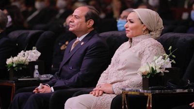 قرينة رئيس الجمهورية تشيد بما شهدته من عروض مبهرة على مسرح شباب العالم