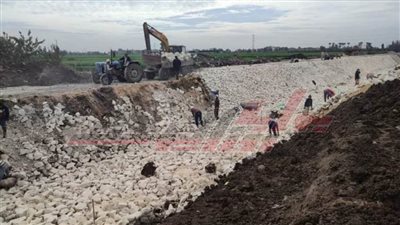 متابعة أعمال تأهيل وتبطين الترع بكفر الشيخ