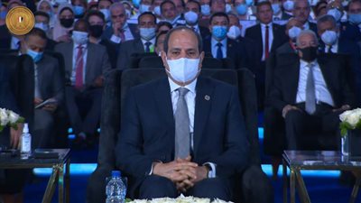 الرئيس السيسي يشهد حفل تخرج دفعات الأكاديمية الوطنية للتدريب بمنتدى شباب العالم