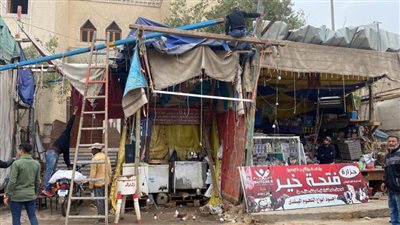 أمن السويس يخلي شارعي يحيى والفلانك من الباعة الجائلين 