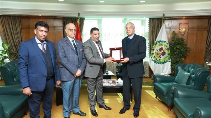 المجاهد مع رئيس الهيئة