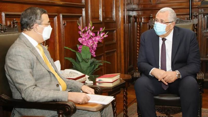 وزير الزراعة يلتقي