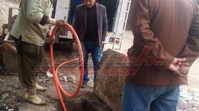 تسليك بيارات وصفايات الأمطار بشوارع كفر الشيخ