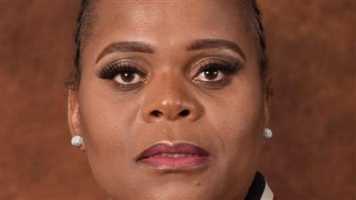 مسؤولة جنوب إفريقية تطلب من التلميذات 'فتح الكتب وإغلاق الأرجل'