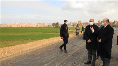 محافظ القاهرة يتابع المشروعات القومية بالعاصمة