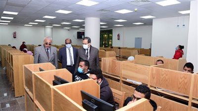 رئيس جامعة سوهاج يواصل جولاته التفقدية لامتحانات الفصل الدراسي الأول  