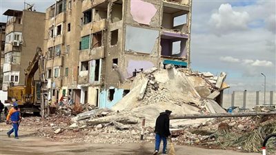 إزالة أول عقار لتوسعة محور مروري بالعاصمة