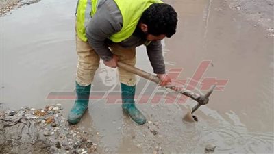 حملات مكبرة لتسليك بالوعات الصرف الصحي بشوارع كفر الشيخ