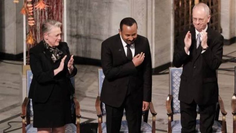 آبي أحمد أثناء استلام