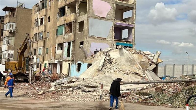 أعمال إزالة أول عقار