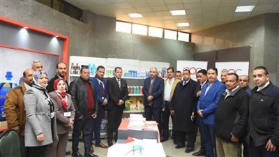 نائب رئيس جامعة أسيوط يفتتح معرض منتجات شركة التعاون للبترول بأسعار مخفضة منتسبى الجامعة