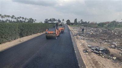 رصف طريق الطيرية بين 