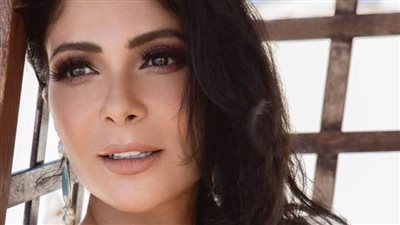 صورة منى زكي تشوق الجمهور إلى 