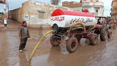 انتشار معدات كفر الشيخ لرفع مخلفات الأمطار