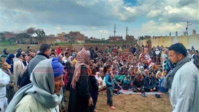 المئات يشيعون جنازة ”شروق“ الضحية الأخيرة في حادث معدية ”أشمون“.. (صور) 