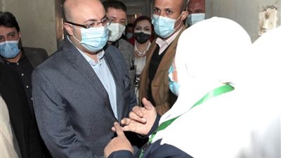   محافظ بني سويف يستمع لمطالب المواطنين بسمسطا 