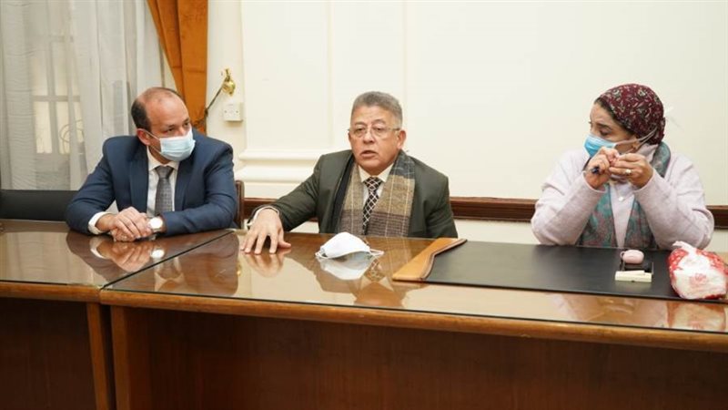 أشرف إسماعيل يعرض