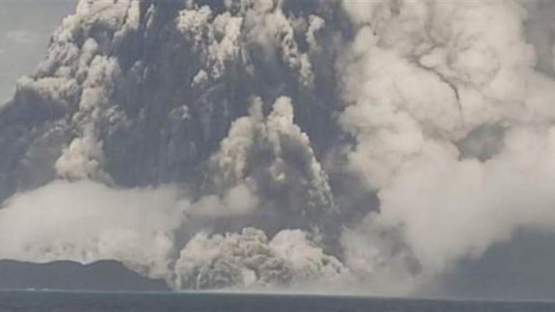 تسونامي يعقب بركان