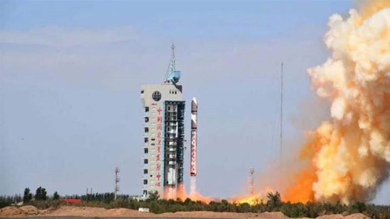 الصين تطلق قمر صناعي