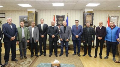 محافظ السويس يستقبل وفد شركة الاستادات القابضة
