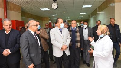 رئيس جامعة أسيوط يفتتح وحدة العناية المركزة ووحدة جراحة العظام للأطفال حديثي الولادة بالمستشفى الجامعي