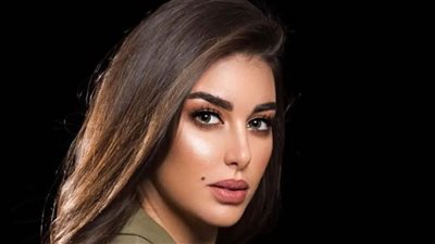 ياسمين صبري تتجاهل الرد على تصريحات والدها بالحديث عن تمكين المرأة 