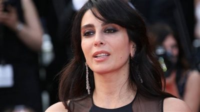 لماذا خلعت نادين لبكي حذاءها على السجادة الحمراء؟