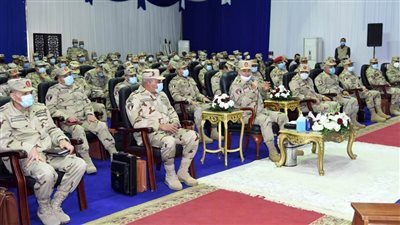 رئيس أركان حرب القوات المسلحة يشهد إحدى مراحل 