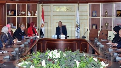 سكرتير بنى سويف يناقش التنمية المستدامة وتحسين مستوى الخدمات بالقرى 