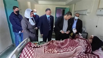 وكيل وزارة التربية والتعليم يزور المعلم المصاب بمستشفى العريش العام 