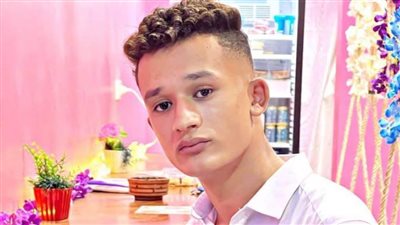 المطرب علي أحمد عبد العزيز يتمرد على الرومانسية بأغنية حماسية