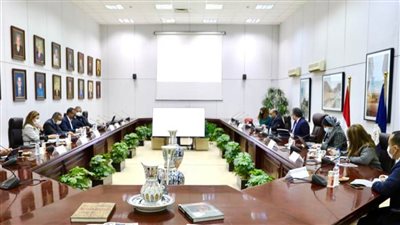 العنانى يعقد اجتماعا لمناقشة الاستعدادات لاستضافة اللجنة الاقليمية لسياحة الشرق الاوسط