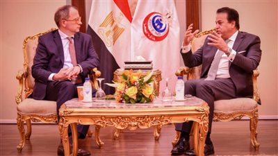 القائم بعمل وزير الصحة يستقبل 