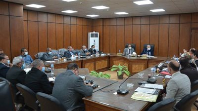 محافظ المنيا يشيد  بقرارات الرئيس السيسي برفع الحد الأدنى للأجور