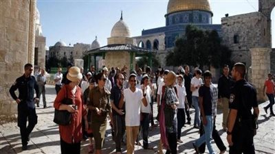 مستوطنون يقتحمون المسجد الأقصي تحت حراسة قوات الاحتلال