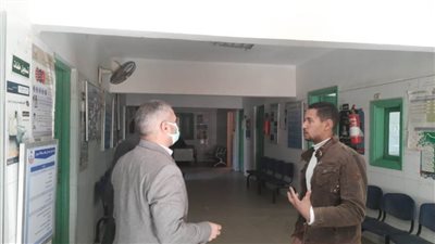 محافظ أسيوط ونائبه يتفقدان وحدة صحية ومدرسة بمنشأة همام بالبداري