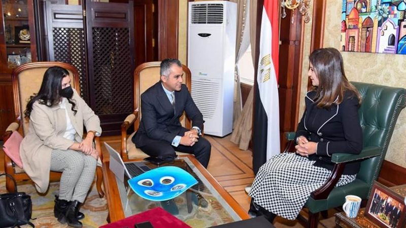 وزيرة الهجرة تستقبل