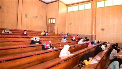 ٦٧ ألف طالبة وطالبة بجامعة سوهاج يواصلون أداء امتحاناتهم 