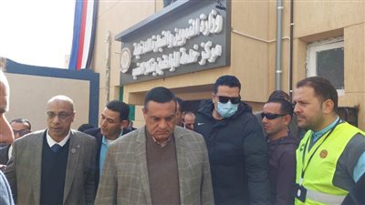 محافظ البحيرة يتفقد مكتب التموين النموذجي بقرية نكلا العنب