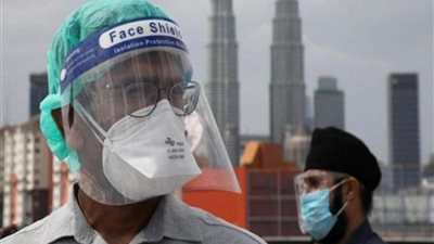 ماليزيا تقلص مدة الحجر الصحي للوافدين الحاصلين على جرعة معززة