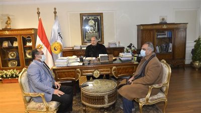 محافظ أسيوط يوجه بتكثيف أعمال رصف شوارع وميادين حي غرب