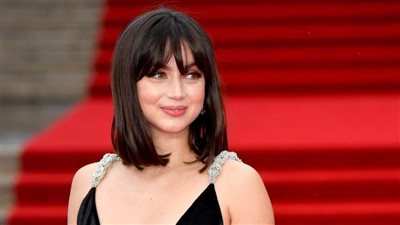 مفتونان بالممثلة 