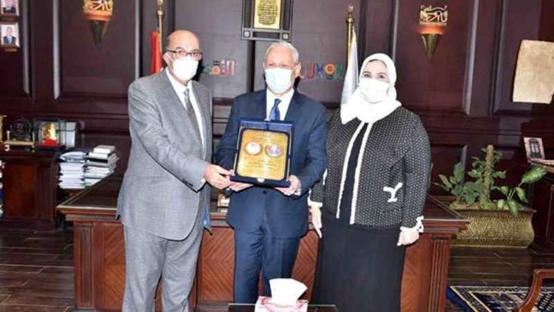 محافظ الأقصر ووزيرة