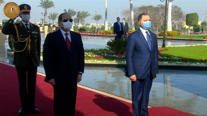 الرئيس السيسي يضع