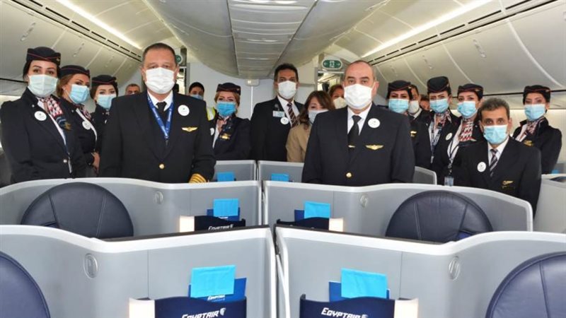 وزير الطيران مع أطقم