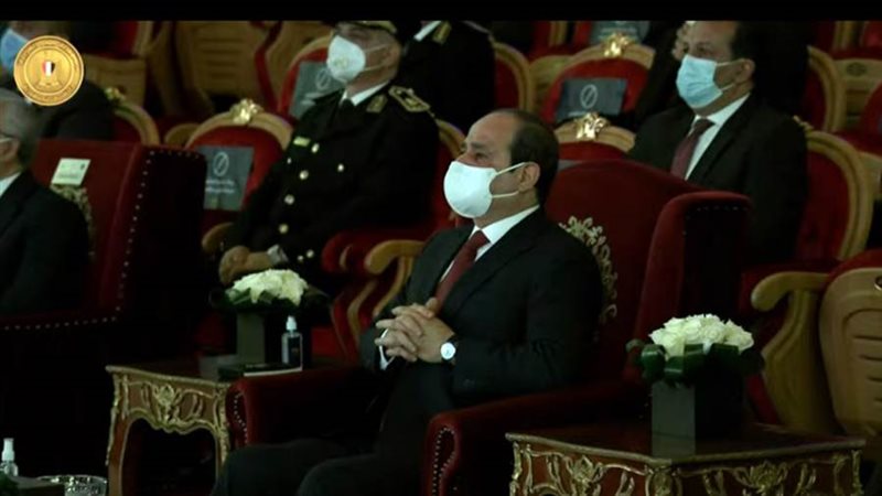 الرئيس يشاهد فيلما